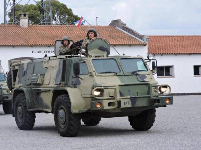 性能优异的苏制多用途轻型越野装甲车:gaz-3937多用途装甲车_车辆