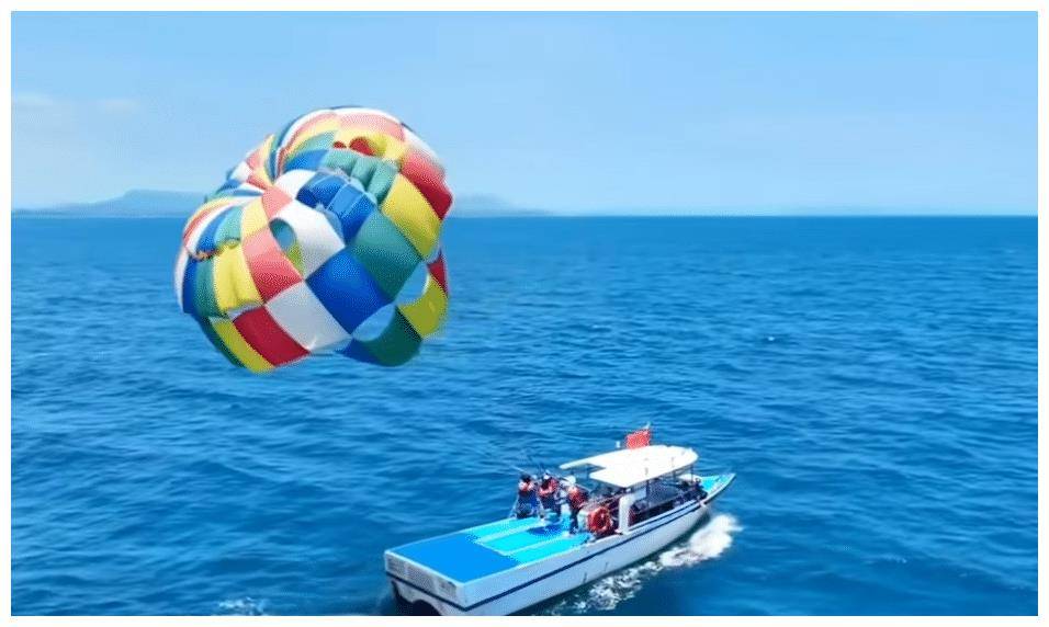 米娜也要去三亚过冬,自曝曾在泳池裸泳过,粉丝提议叼着手机直播_时候