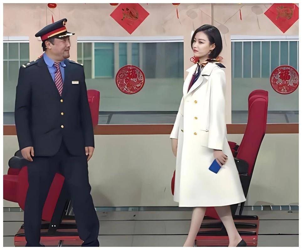 的水洗标,还是没有剪去吊牌,如果是后者,那倪妮也确实是十分节俭了