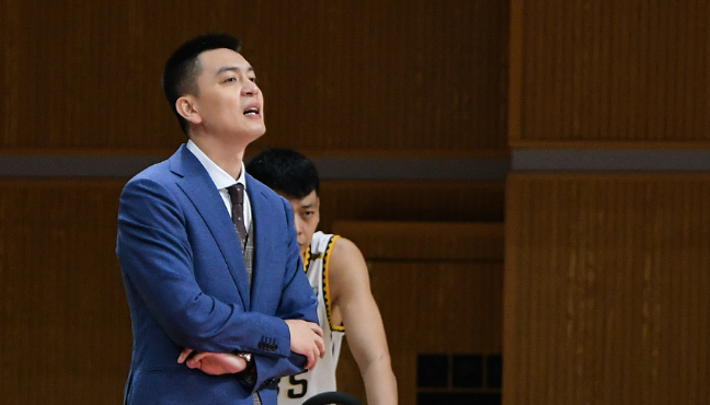 篮球教练杨鸣个人资料图片
