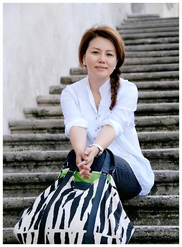 央视主播方静:被北大教授诬陷为间谍,离开央视,客死台湾引争议_节目