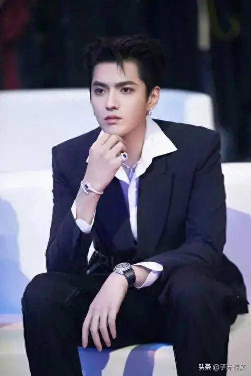 那时,吴亦凡的经纪人还发布了相关通稿,引起了不小的关注和讨论.