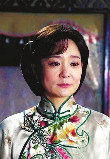 畢業於香港長早期劉雪華城電影學校,香港演員1983年出演電視劇