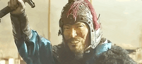 根据历史记录,真实的鸣梁海战中朝联军的部署是三路兵马—— 邓子龙