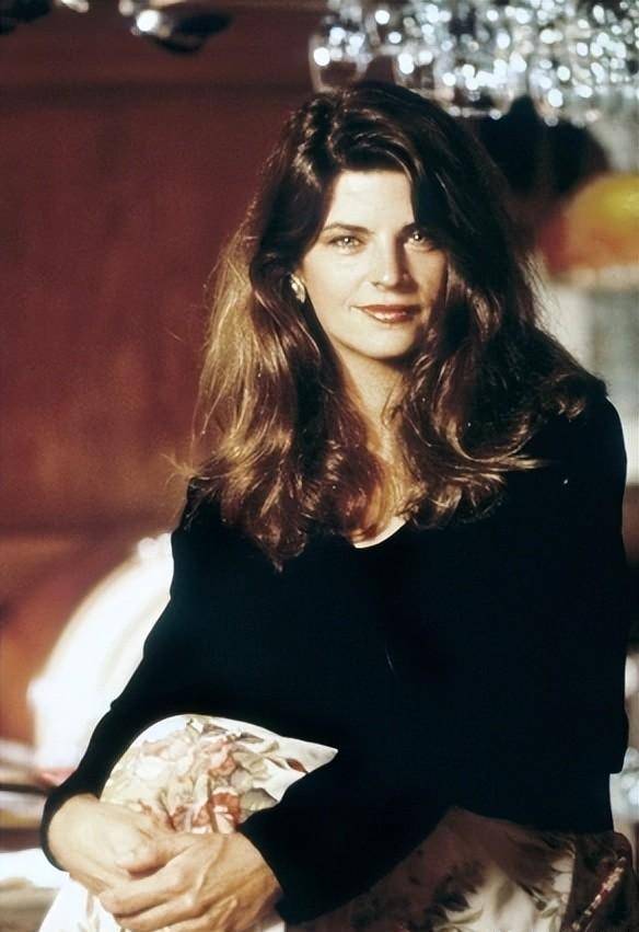 柯尔斯蒂·艾利kirstie alley在与癌症抗争后去世,享年 71 岁_母亲