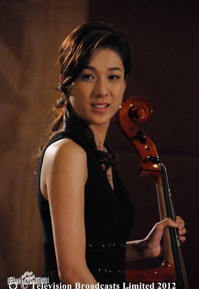 为了照顾她,导演将剧组都搬到她家门口,却无人敢说她耍大牌_钟嘉欣_剧