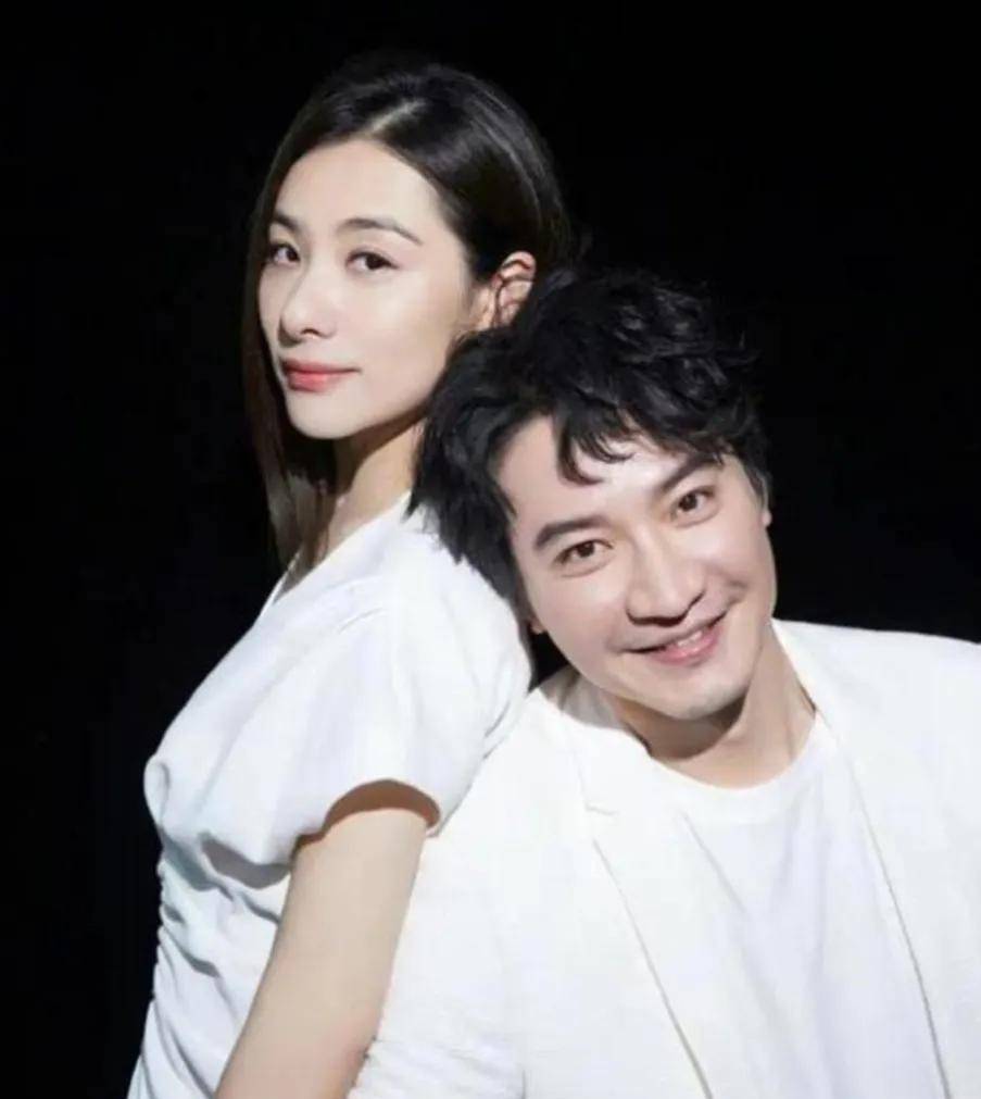 43岁体操冠军刘璇,一家四口绝美杂志封面,身价过亿已成人生赢家_王弢