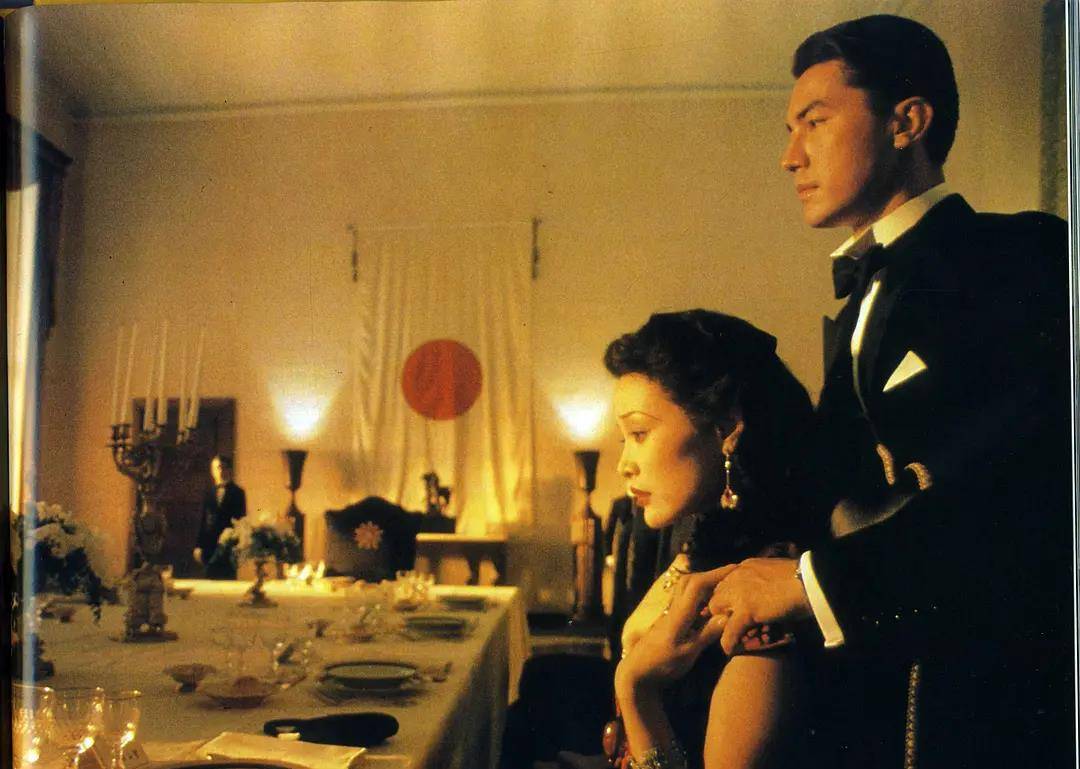 巨星尊龙:来时无父无母,走时干干净净,颜值与演技可吊打小鲜肉_养母