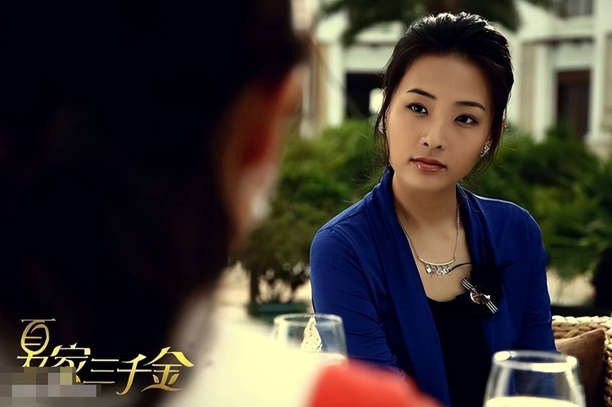 27岁出演夏家三千金中的孙晓菁,后再演前半生里的薇薇安_角色_郑罗茜