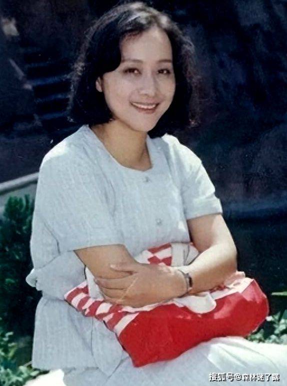 著名演员黄梅莹:命运坎坷,嫁给金鑫后苦尽甘来,恩爱38年生一子_生活