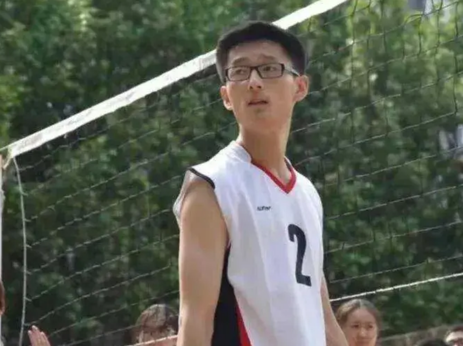 陈立人的"副厅"家境,在高中勉强算中上,同学说出其出国另一面_成都七