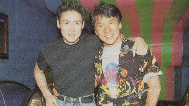 1994年成龙的餐厅开张,张国荣张曼玉等巨星到贺,场面盛大_许冠文_大哥