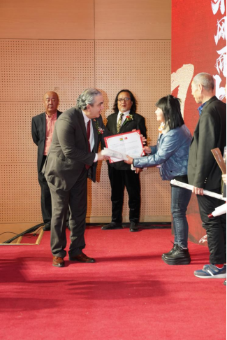 书画家于晓燕受邀参加中玻文化交流活动 特授予"中玻文化交流使者"