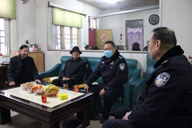 洛宁县公安局党委开展走访慰问活动_生活_刘海波_老干部