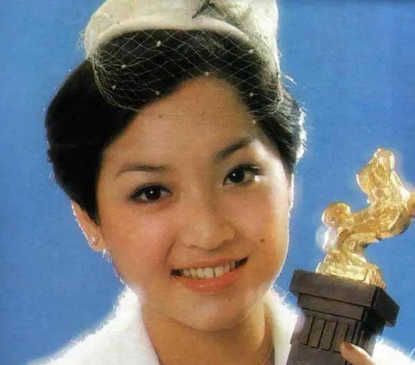 "苗翠花"恬妞的唏嘘过往,一婚嫁富商被骗,二婚嫁万梓良又分手_叶聪豪