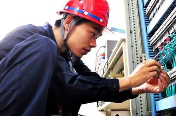 在建筑,电力,化工,冶金,机械等各行各业,持有通用电工证的电工都备受