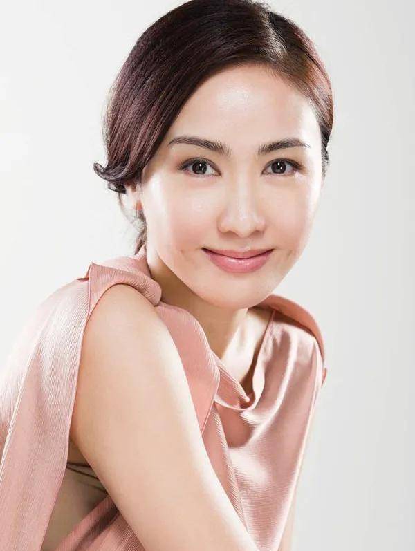 "豪门宠儿"黎姿身边富家公子追求无数,为何最后却嫁给了瘸子?