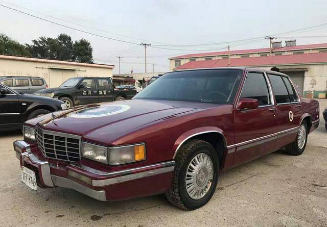 包先生送给她一辆凯迪拉克帝威(cadillac  deville,意思是"市政厅")