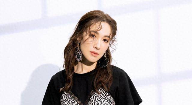 tvb知名女星李施嬅在美国举办小型婚礼,婚礼简约而温馨_生活_李诗华