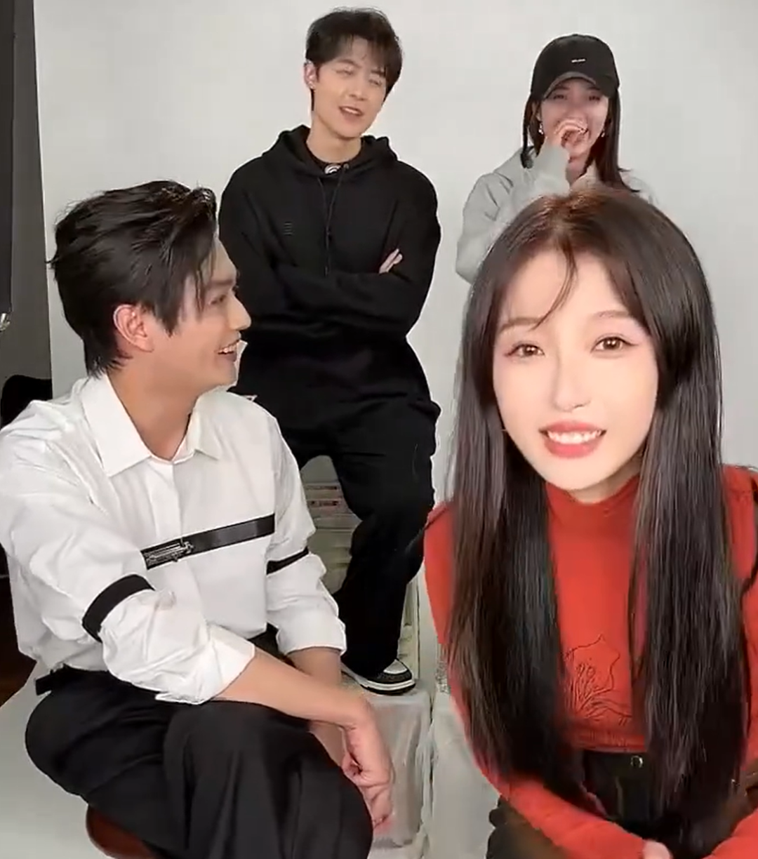 当明星被直播滤镜祸害:许凯变蛇精脸,刘诗诗鼻梁消失,杨幂大变样_美颜