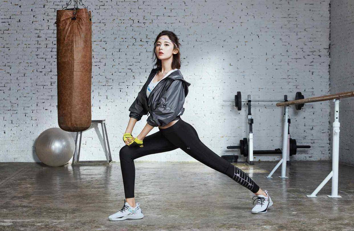 承认打针的闫妮卸妆如毁容,整容痕迹特明显,又土又胖变回原样_身材