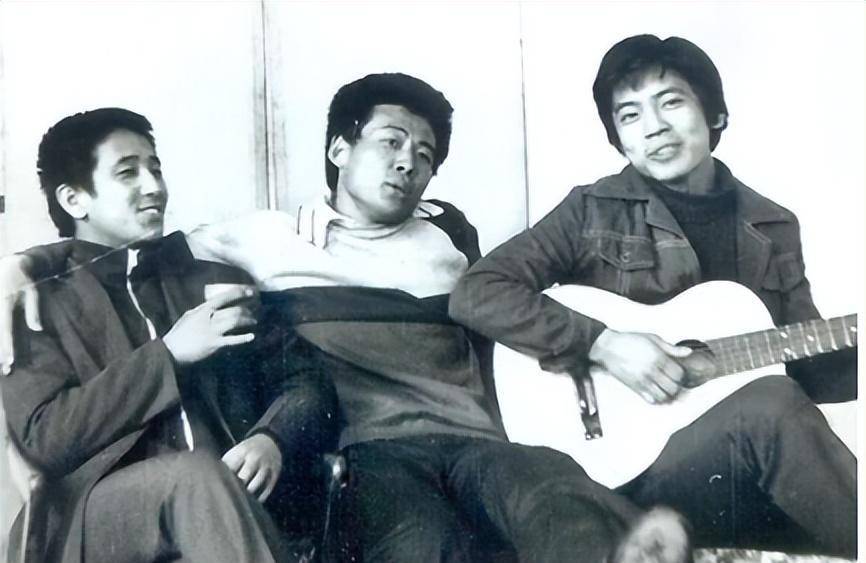 如今何政军和范雨已经携手走过了三十多年的风风雨雨.