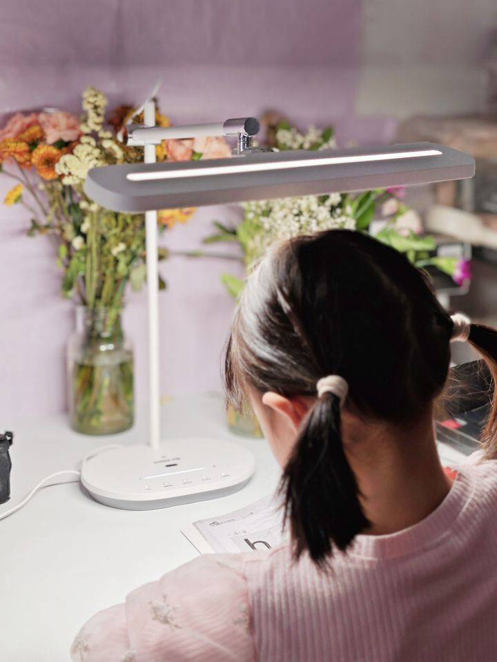 【家长必备】类太阳光源，书客L1 Pro台灯，为孩子打造最舒适的学习环境！
