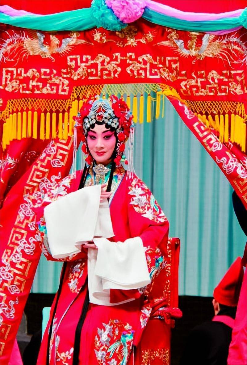 李海燕:河北秦皇岛走出的京剧名家,嫁二婚丈夫现在怎样了?