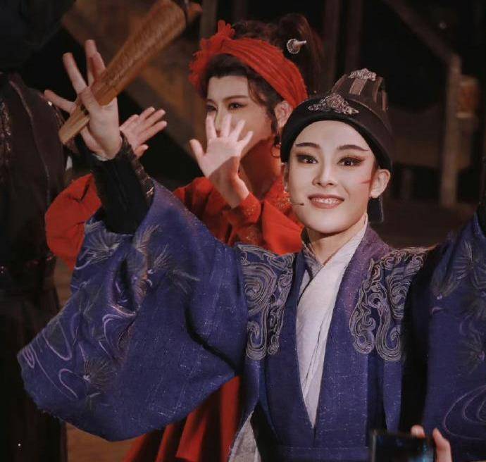 当31岁李云霄和61岁茅威涛站一起,我才彻底明白,什么叫顶级审美_越剧