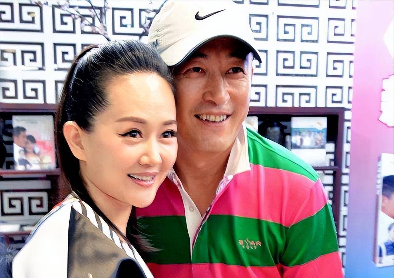 如今的王志飞正处在人生低谷期,而张定涵也在职业生涯的低谷,这样两个