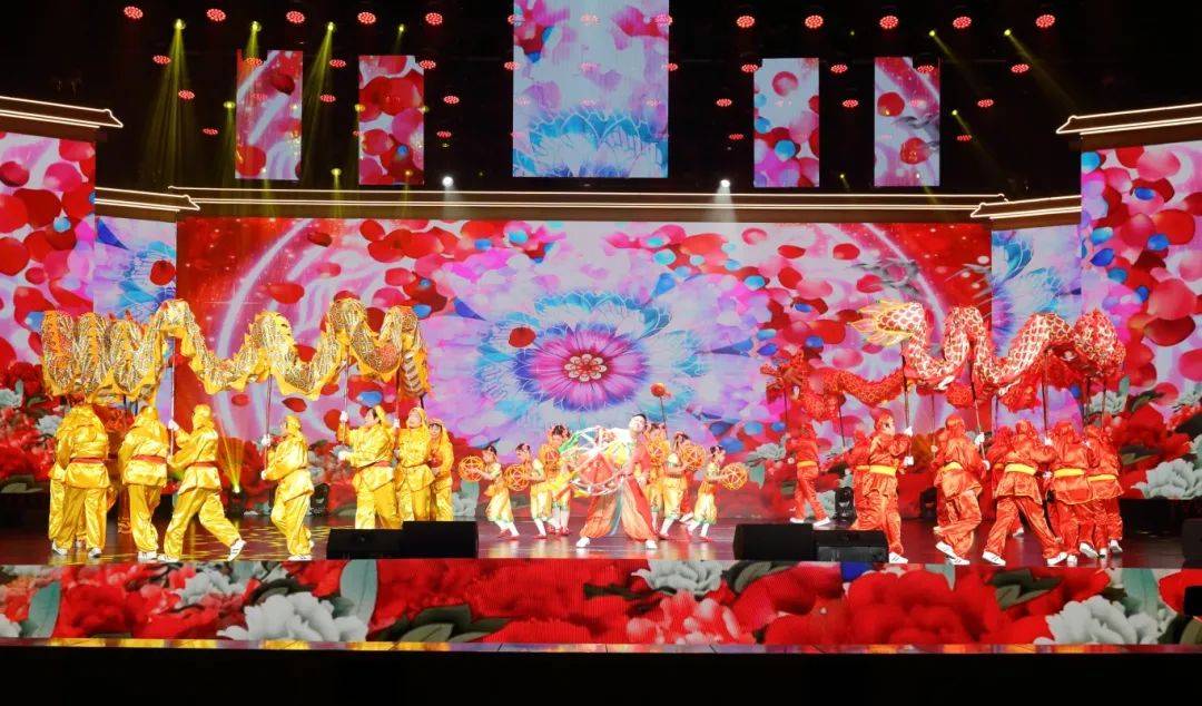 《春风十里报新年》《原来你是这样的常熟》《龙的传人》点燃全场气氛