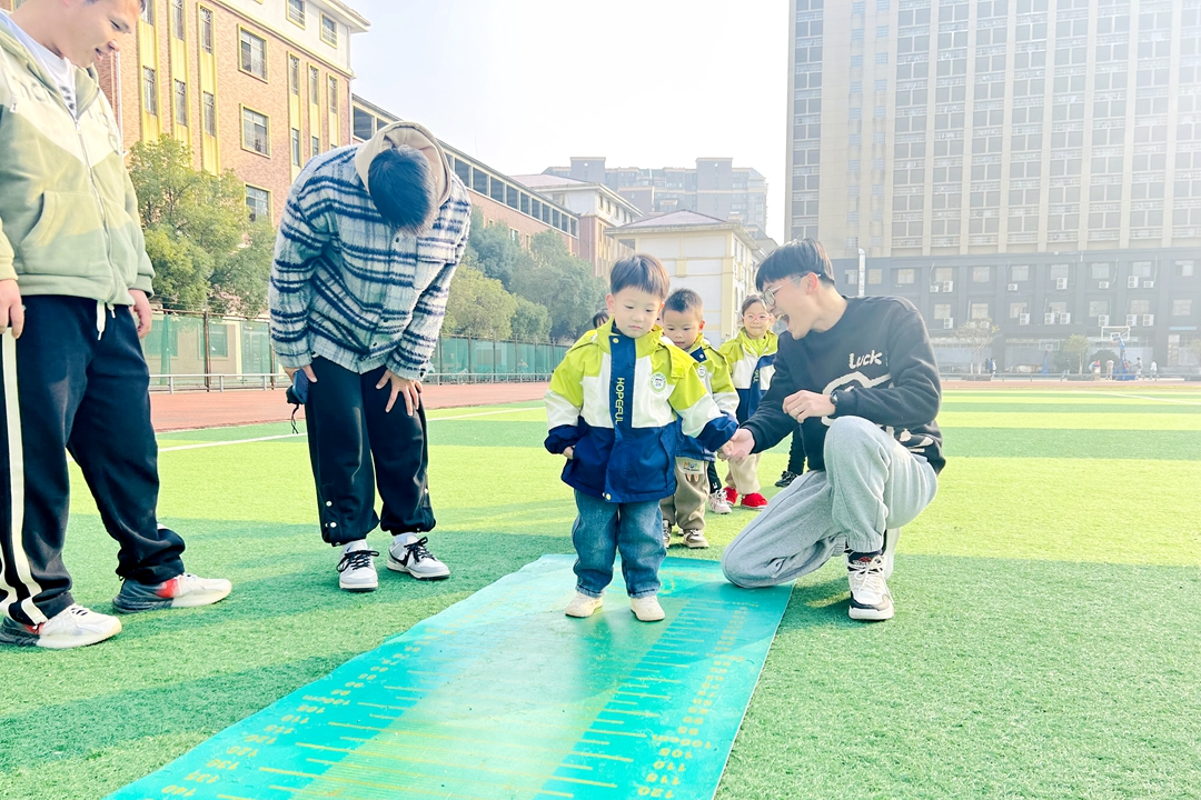 身高体重,坐位体前屈,10米折返跑,立定跳远,网球掷远,双脚连续跳,走