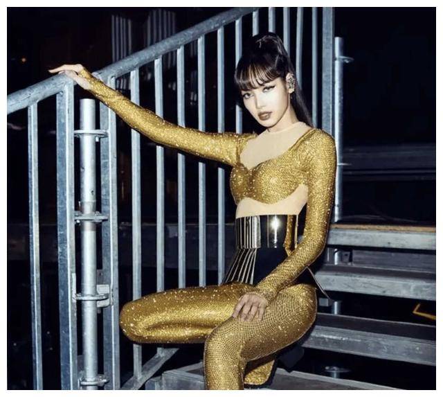 《男神吸睛街拍,lisa与lv三公子燃爆巴黎晚宴!》_法国