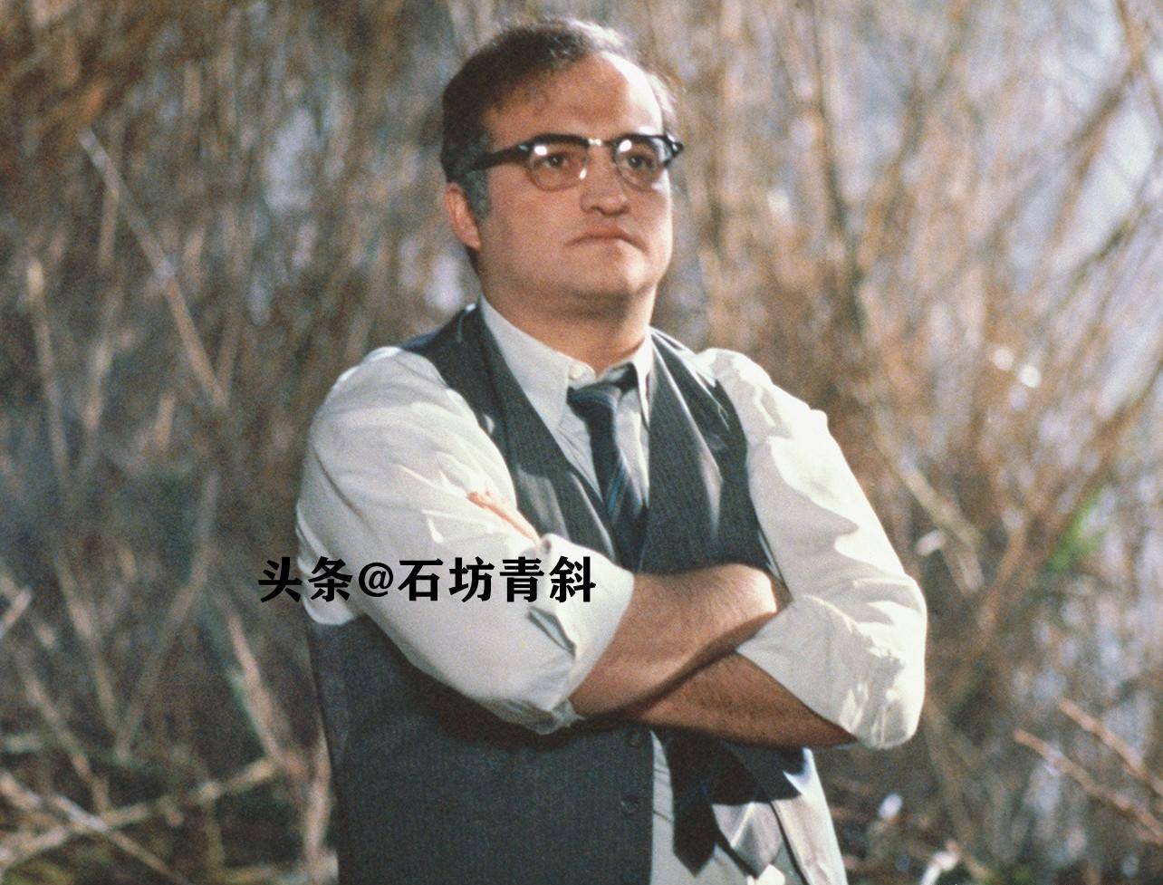 一个喜剧明星的自我毁灭:要女友给他注射过量毒品导致