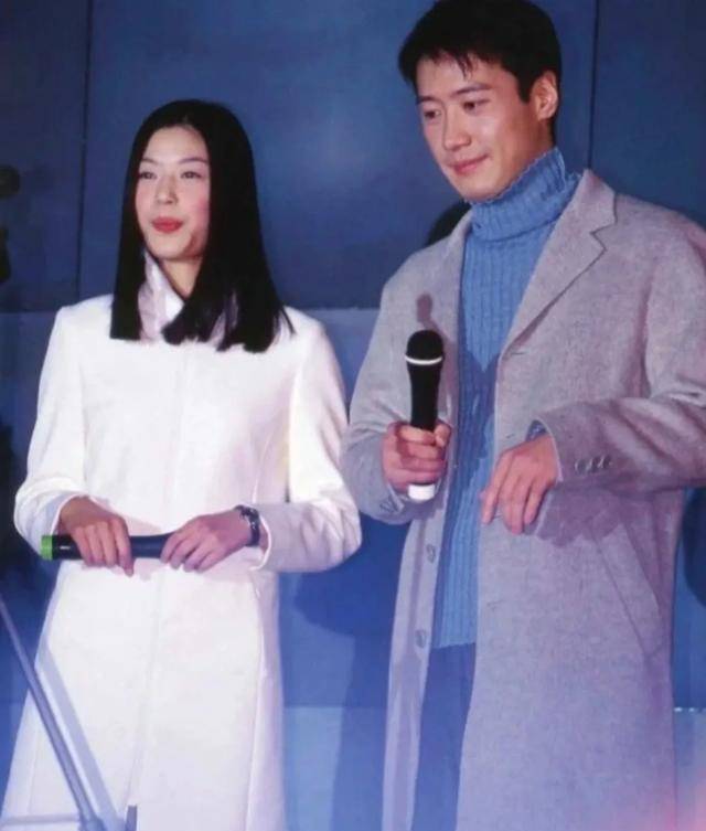 有不少人说李嘉欣看黎明的眼神很深情,曾经绝对爱过黎明!