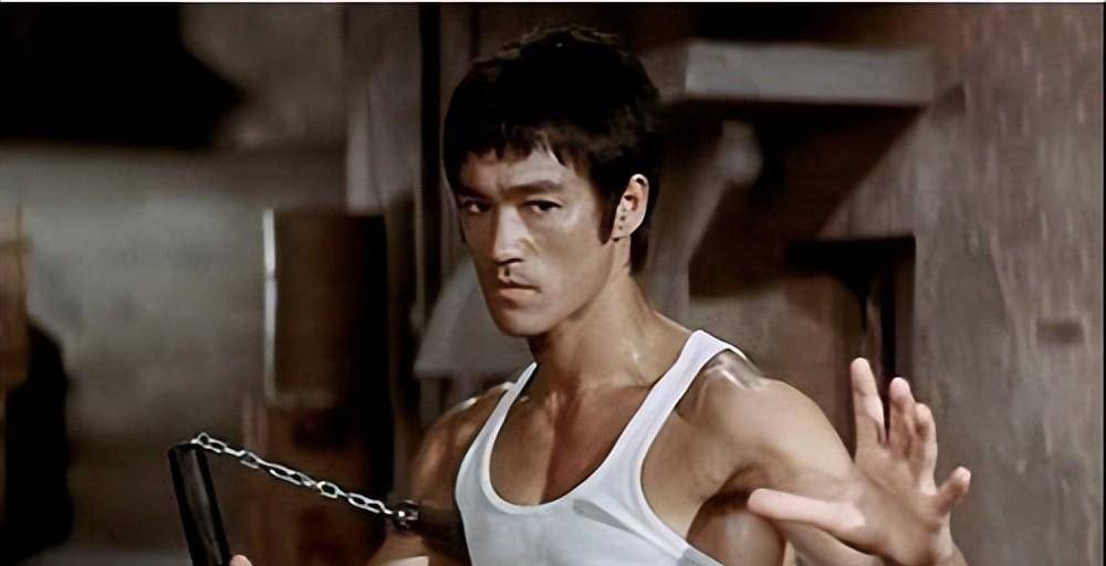 当时李小龙在拍摄《唐山大兄》,主演已经选好了是李小龙,不过,还有一