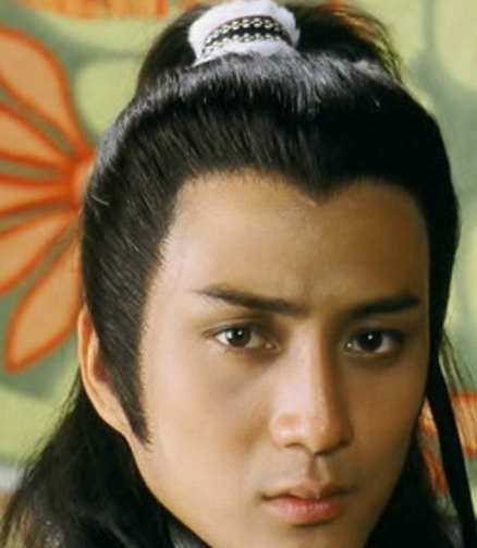 5,汤镇业版本汤镇业版本的段誉可谓是经典,所刻画的人物形象十分深刻