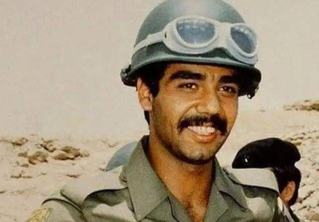 舌尖上的"火枪手":曾经的伊拉克新闻部长,用嘴打了一场战争_萨哈夫_萨