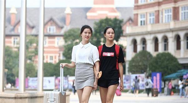 首先,中华女子学院就如其名,女子占据绝对多数.