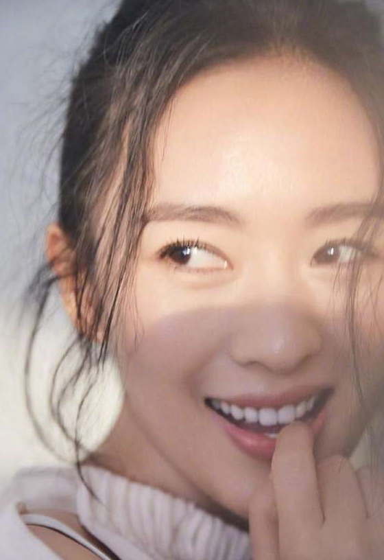 童瑶晒美照,风格百变,但每一张都很好看!_感觉_连衣裙_年纪