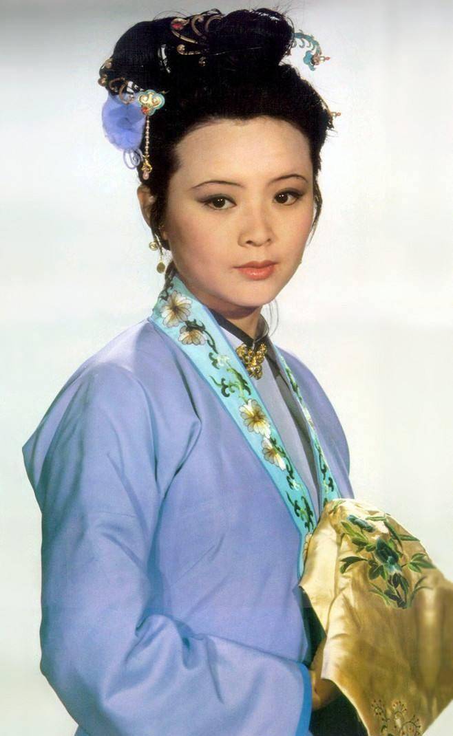 乐韵离开后,尤三姐空出来了,周月很喜欢尤三姐,戏好