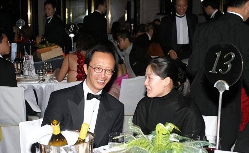 伏明霞:跳水冠军变全职太太,嫁大26岁二婚富豪,坚称是