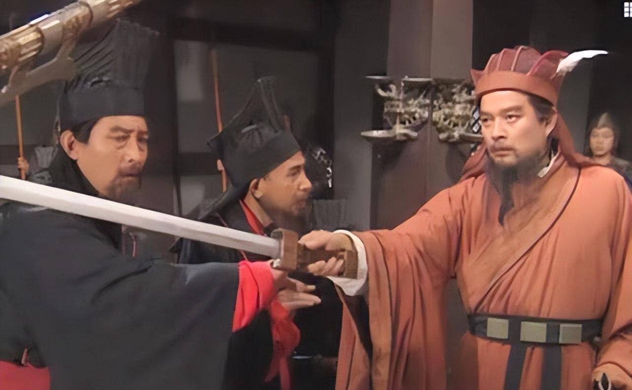 总有一双无形的手,推你或拉你_刘辩_蹇硕_刘协