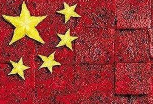 吃货脑洞大开,用美食做"国旗"中国卖相佳,日本却让人看了尴尬_食材