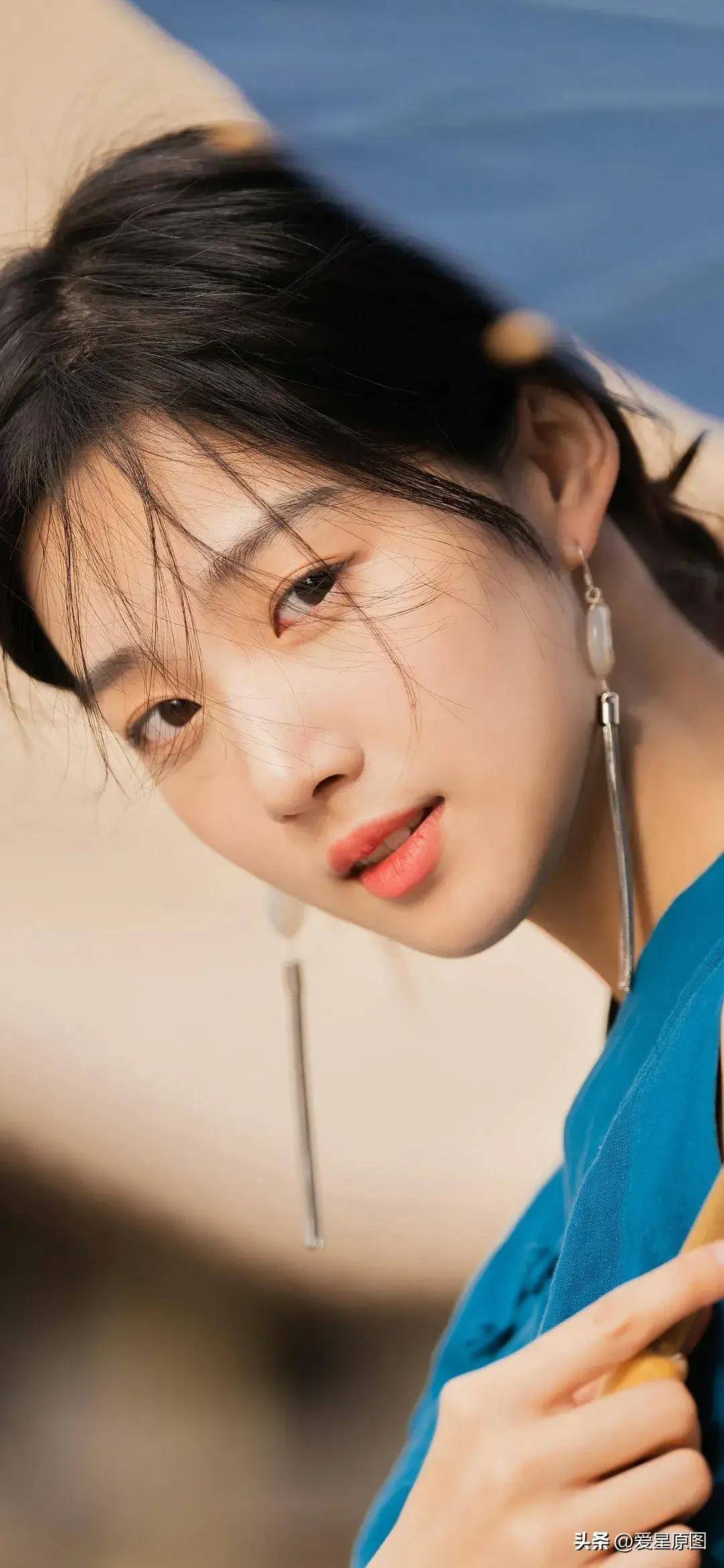 本篇文章作者精心挑选了中国内地新星卢昱晓各个时期