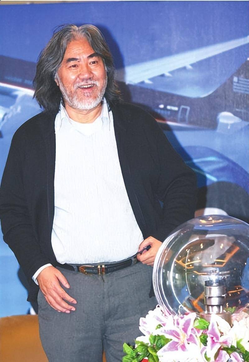 71岁的张纪中:尽管岳母比自己小了11岁,给她尽孝也能坦然