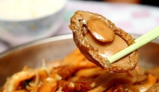 第1次吃鲍鱼,服务员问要几头,我随口一答被同事笑话了