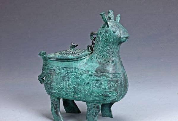 狐狸洞穴发现了33件文物,其中一件国宝,成为当地的标志