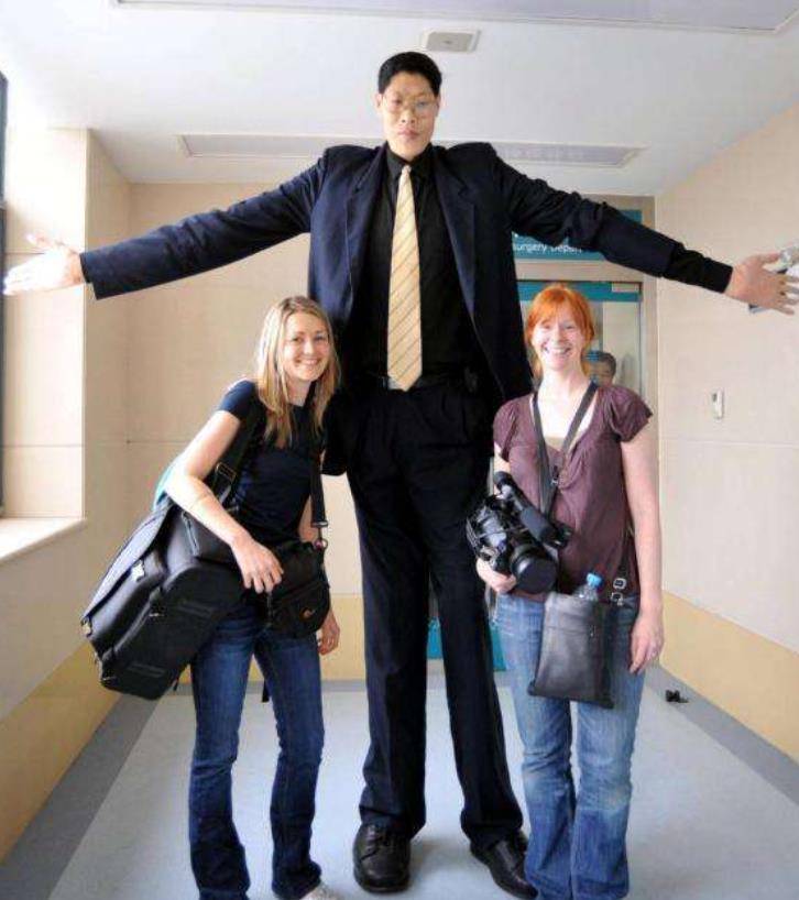 清朝巨人詹世钗,娶英国妻子,身高3.19米?子女后来生活如何?