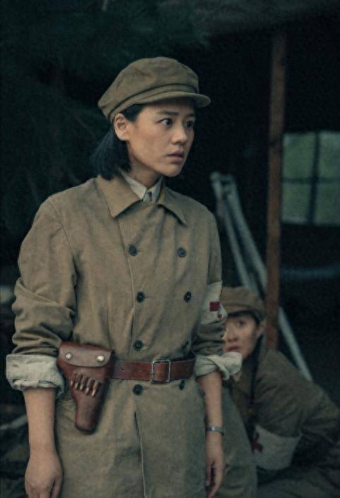 《侦察英雄》中的女性力量:马思纯真实呈现战场上的女战士风采!